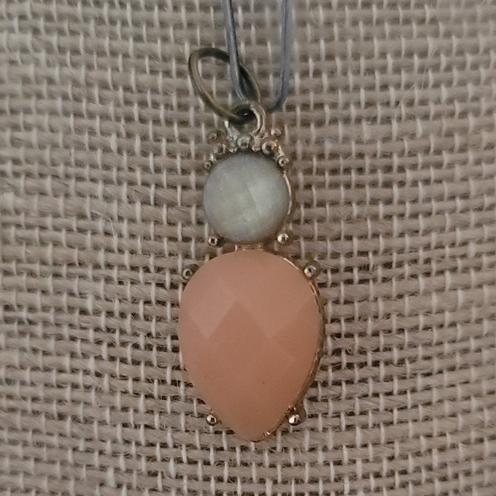 Gold Tone w/ Off White and Apricot Faux Pieces Pendant - Jewelry, Fashion, Style
